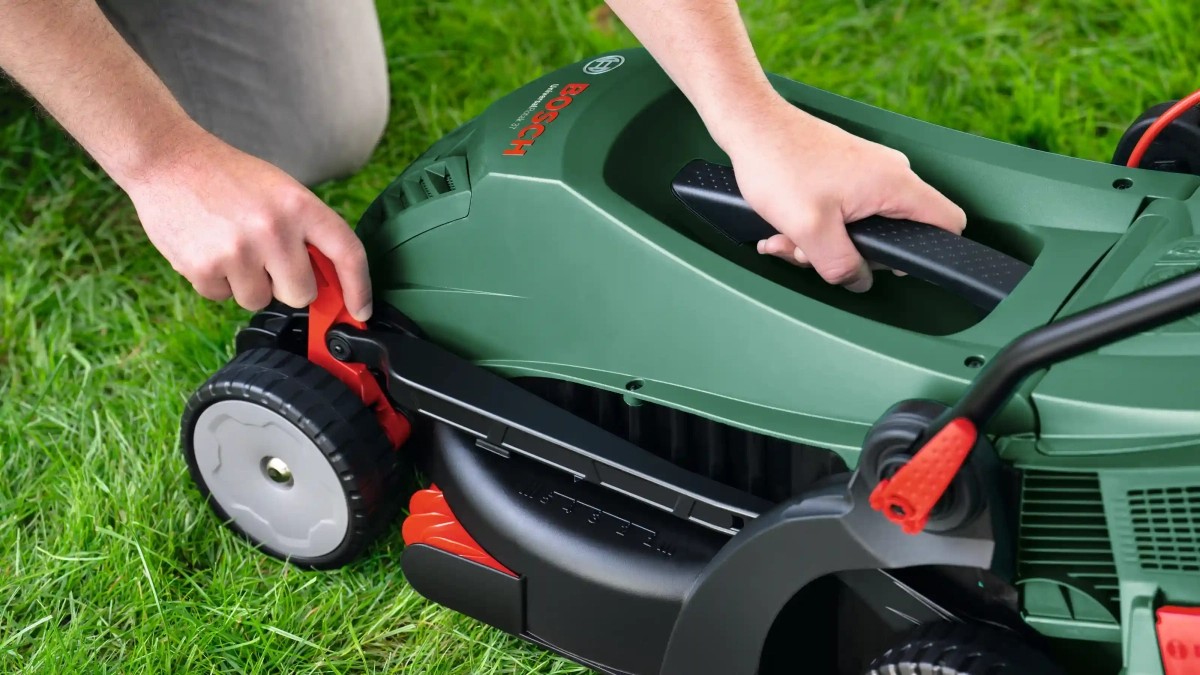 Lawnmower UniversalRotak 37-555 image 4
